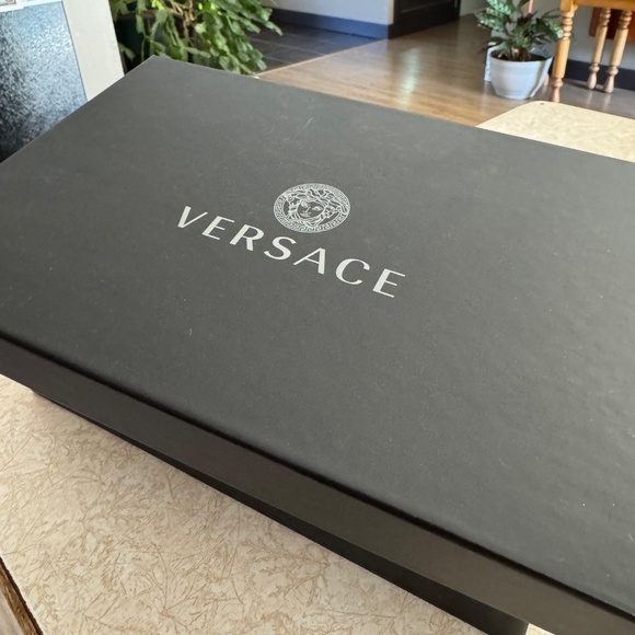 Versace, black sandals, with gold detail. SZ 7. - Picture 3 of 5